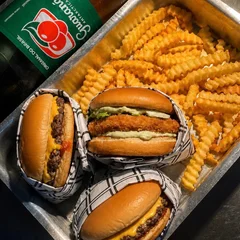 Combo 3x: 3 Burgers + 3 Acompanhamentos + 1 Bebida 1,5L
