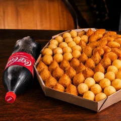 Cento de Salgadinho com Coca 2L