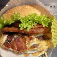 12. Egg Burger Bacon
