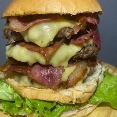 Triplo cheese bacon salada