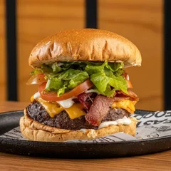 Burger - Zé Grill: Pão Brioche, Bife 180g,Duplo Cheddar, Bacon, Salada e Molho