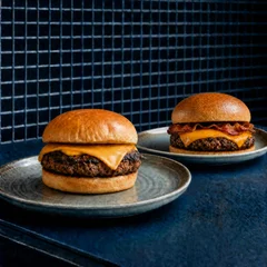 1 Lord Bruce ( X-Bacon) + 1 Leeds (X-Burguer)