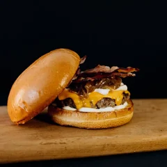 1 Bacon Casa + 1 Cheeseburger