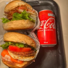 2x X-Tudo + Refrigerante lata Grátis