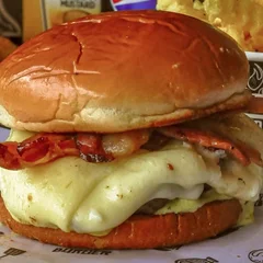 Burger Baconpiry Burger De Fraldinha Catupiry e Bacon em Tiras