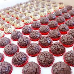 1 Cento de Brigadeiros para Festa