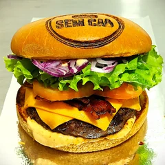 Casal Metade Saúde: 2 X-Salada Bacon + 2 Refris Lata