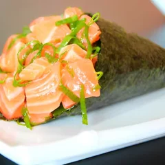 Temaki Salmão e Cebolinha