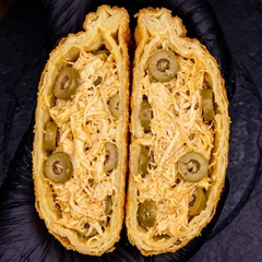 Pastel 10 - Fricassê com azeitona 