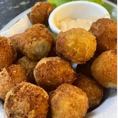 BOLINHO TUCUNARÉ COM QUEIJO