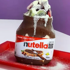 Açaí no pote de Nutella