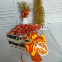CAKE BOX DE BROWNIE  COM MORANGOS DE 1500KG