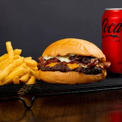Combo Júlio César (Burger + batata + refri)