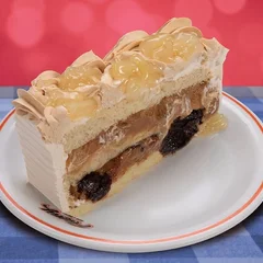Bolo Abacaxi com Doce de Leite e Ameixa