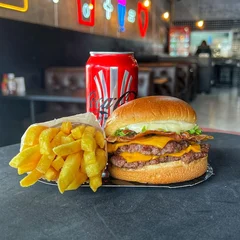 Big Smash Tasty + lata Coca Zero & Fritas + R$ 19,99 leve outro burger