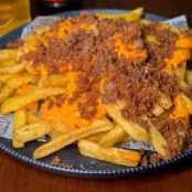 BATATA FRITA COM CHEDDAR E BACON  