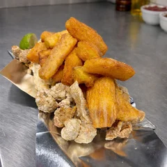 Mandioca com Torresmo