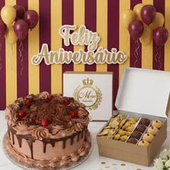 Kit festa 6 com 1kg de bolo, 100 salgados fritos, 25 mini hamburguer e 25 doces