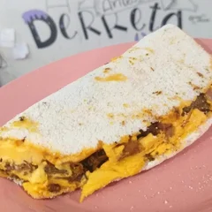 TAPIOCA OVOS C/ TOMATE, QUEIJO E ORÉGANO 