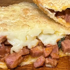Pastel de calabresa + queijo minas 15cm