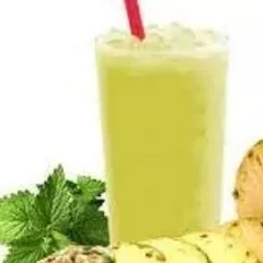 VITAMINA ABACAXI COM HORTELÃ