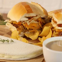 Combo - Pão Tucumã e Queijo + Tapioca Queijo + Café com Leite