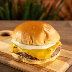 COMBO Burger Sucesso Kids #Batata + Bebida. 