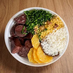Feijoada Tradicional + Arroz + Farofa + Couve (Serve bem 1 Pessoa)
