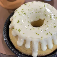 Bolo Redondo - Limão com cobertura de mousse de limão