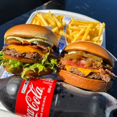 C’bacon + Saladinho + Fritas + Refri 600ml