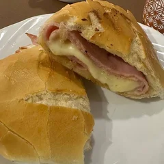 Misto quente no pão francês