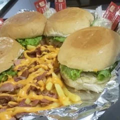 4 X - Bacon + Fritas Com Bacon e Cheddar + Mogi 2 Litros