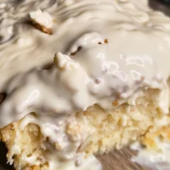 Cuca Recheada de Creme Laka Branco