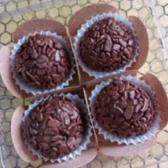Brigadeiro com 4 unidades