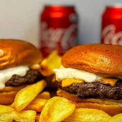 Combo Burger Clássico + Batata + Coca Cola Grátis