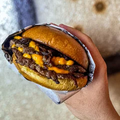 🧀 Ultra Smash Cheddar Melt 2.0 – Explosão de Cheddar!