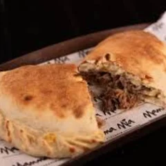 Calzone de carne de sol com catupiry 