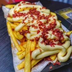 Fritas com catupiry e bacon 