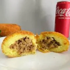 25 unidades de Risole de Carne + Coca Lata Grátis (Serve 1 Pessoa)