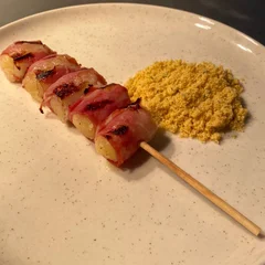 Espetinho de Medalhão de Mandioca com Carne Seca