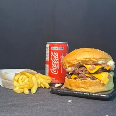 Catupiry & Bacon + Coca Cola Lata 220ml & Fritas +  R$ 18,99 leve outro burger