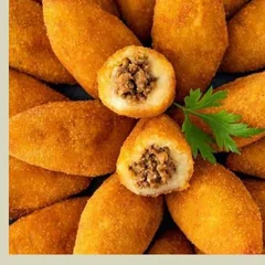Porção com bolinhos de carne 
