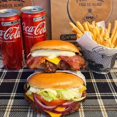 Dois Smashs + Batata pra dividir + Coca-Cola