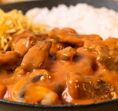 1 estrogonofe de carne + 1 fritas + 1 bebida à sua escolha