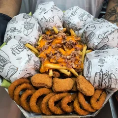 Combo Big Familia - 6 Salada Burguer + 10 Aneis de Cebola + 8 Nuggets + Batata Com Cheddar e Bacon + 1 Kuat 1,5l