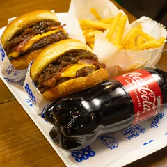 2 C'bacon + Fritas + Refrigerante 600ml
