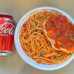 Espaguete & Parmegiana Frango + lata Coca normal + R$ 14,99 leve outra marmitex