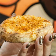 Queijo Mussarela com Alho Frito