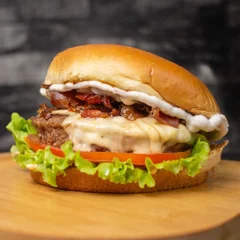Burguer - Barão (1 Carne 150g, Mussarela, Bacon, Alface, Tomate e Molho)