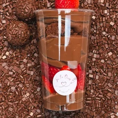 Copo da felicidade brigadeiro